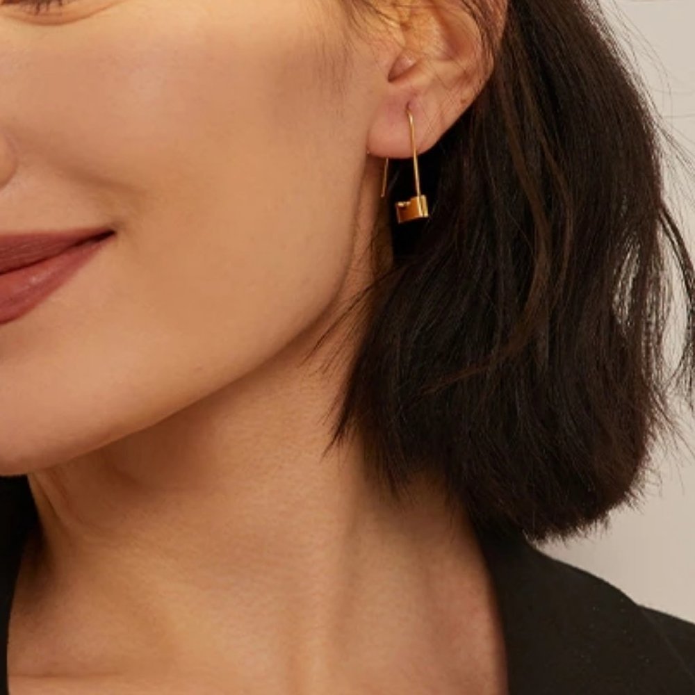 ^NEW 18K Gold Plated Lock Pin Hoop Earrings - Picture 2 of 6